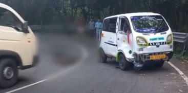 Bike out of control collides with auto taxi at Chakrapani