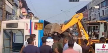 KSRTC bus overturns in Kondotty, many injured