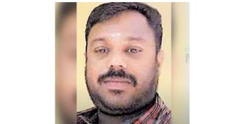 A case has been filed against four people in the death of a bus driver hit by a train in Thalassery