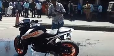 The passengers miraculously escaped from the bike that caught fire while running