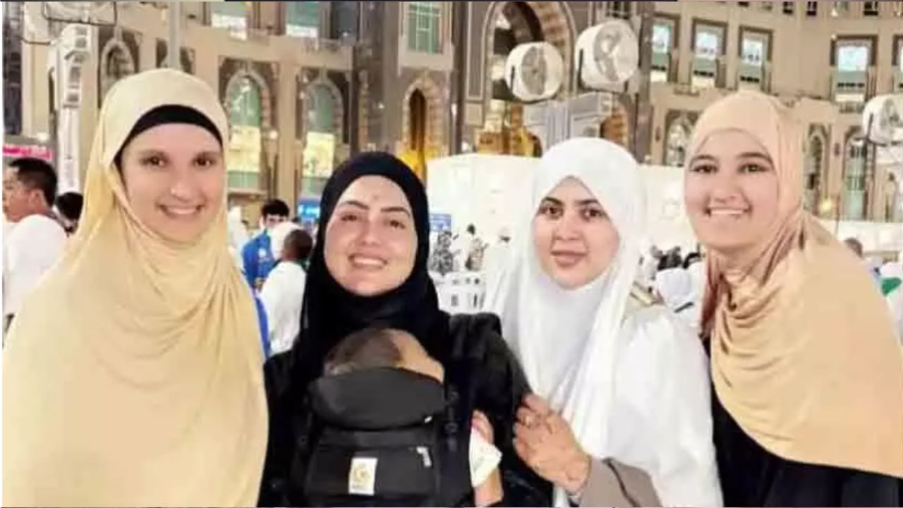 sania-mirza-sana-khan-perform-haj-together