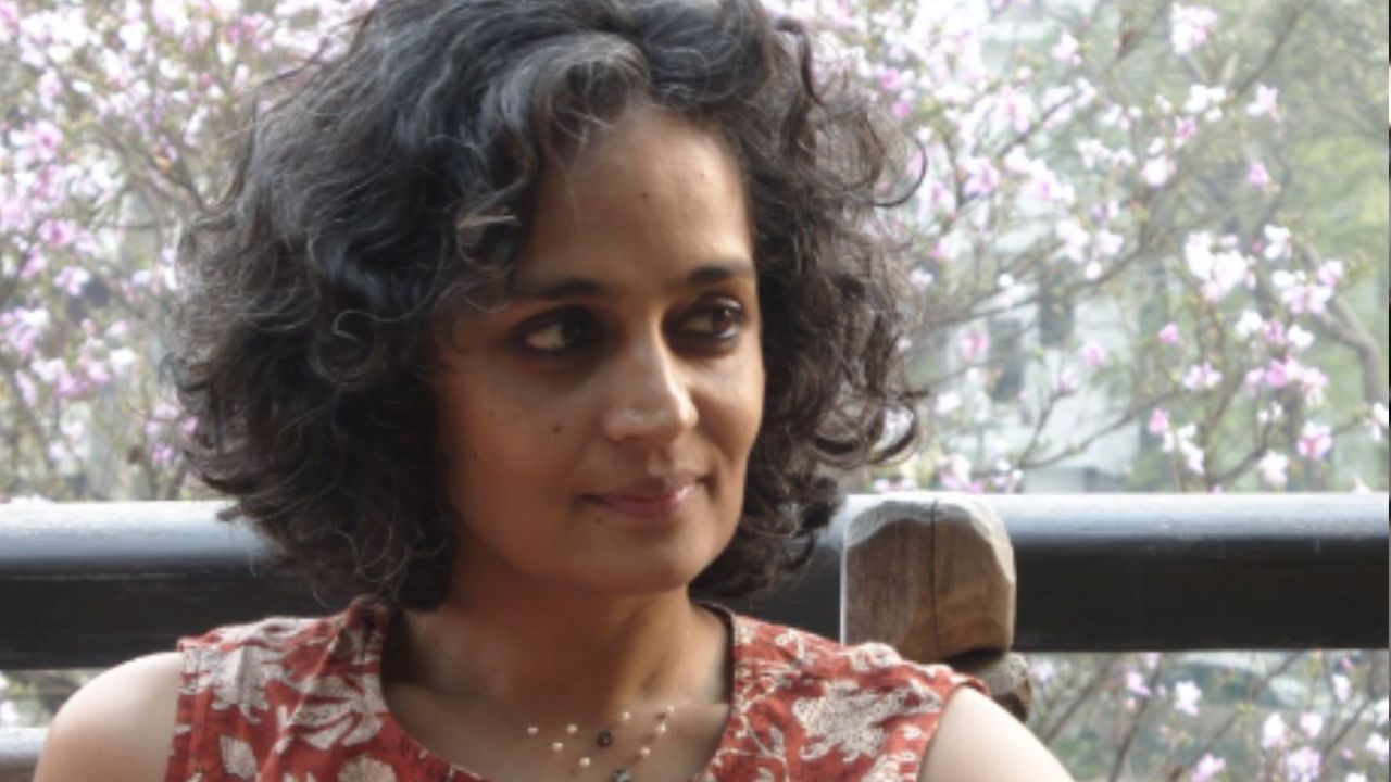 delhi-lg-approves-prosecution-of-arundhati-roy-under-uapa