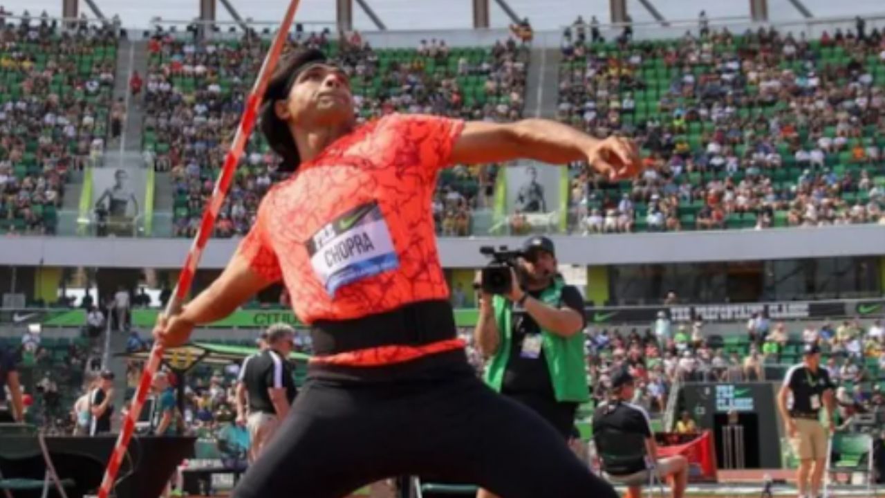 neeraj-chopra-comes-throws-qualifies-into-the-final