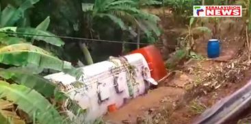 Accident in Kilimanoor as fuel tanker overturns into stream; Driver and cleaner in hospital