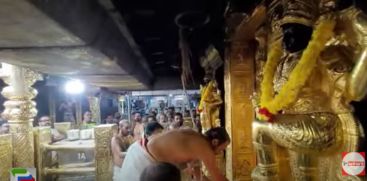  Sabarimala Temple Sees Huge Rush of Devotees at Dawn