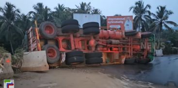 A lorry lost control and overturned in Valanchery, Malappuram