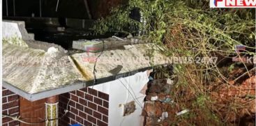 The house collapsed due to a landslide at the Kolathara pallithanath