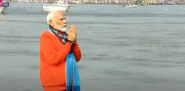  Modi Takes Holy Dip in Prayag Raj