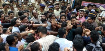 Clashes in district hartal held by Congress