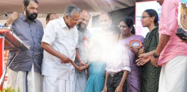 6-year-old-girl-who-was-kidnaped-and-rescued-later-in-kollam-and-brother-meets-cm-pinarayi-vijayan