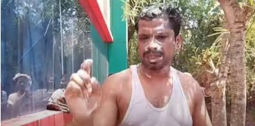 Bathing in the office protest; Panchayat member with a separate protest against drinking water supply