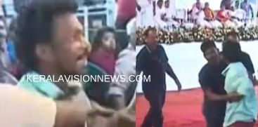  man tried to run to the stage while Chief Minister speaking