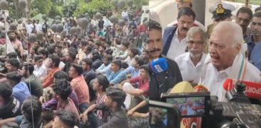 governor arif muhamad khan against sfi protest at calicut university