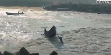 Boat overturned and accident in muthalapozhi; Chance of high waves and rough seas today