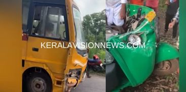 SCHOOL BUS CAUGHT UP WITH AUTORIKSHA 4 DEAD