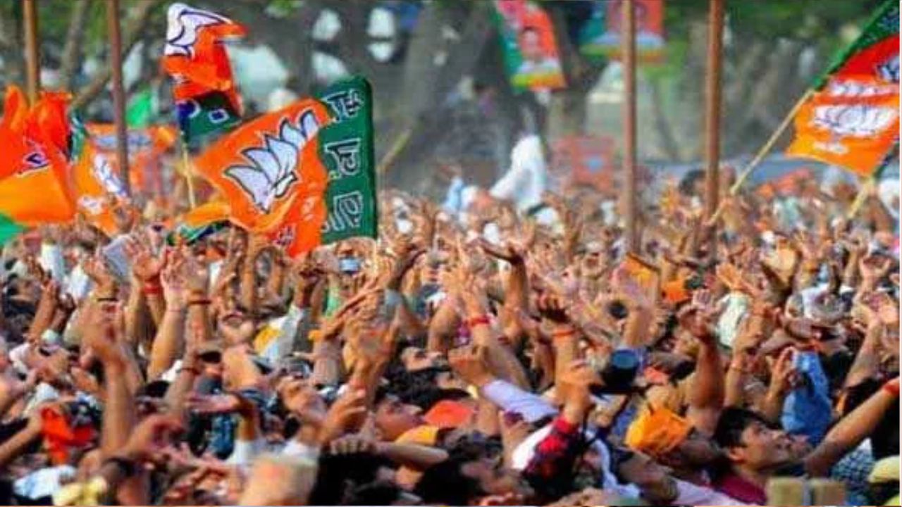 kerala-bjp-win-celebration-laddu-cake-led-wall-chendamelam