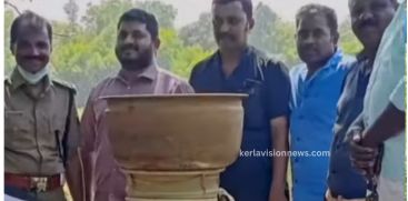 Equipment kept for making fake liquor was also seized at Karunagappally