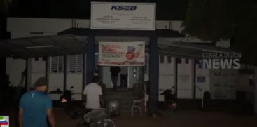 Power goes out frequently at night; Residents of Thottakkattukara besieged the electricity office