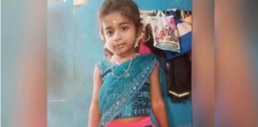 firecracker falls on 4yr old girl child