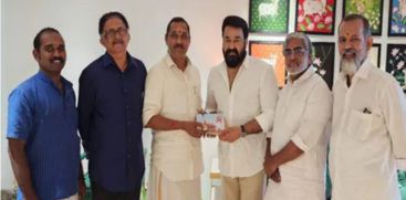 mohanlal-received-the-akshatham