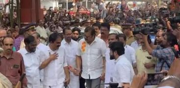 SURESH GOPI AT NADAKKAV STATION