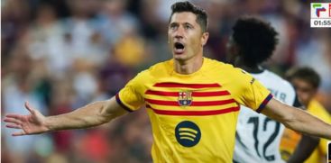 Lewandowski's double wins FC Barcelona i