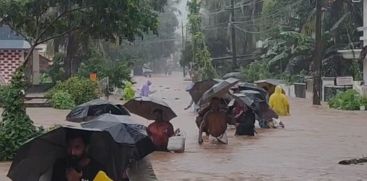 Landslide on top of house in Malakappara kills two