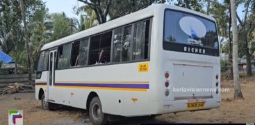 Attack on bus and house at Kaypamangalam Beach