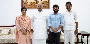 Vinesh Phogat, Bajrang Punia join Congress after meeting party chief Kharge