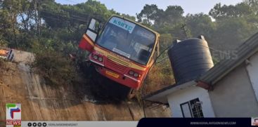  KSRTC bus skidded off the road, narrowly averting a major accident