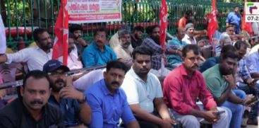 CITU started an indefinite strike in front of the Secretariat against the driving test reform